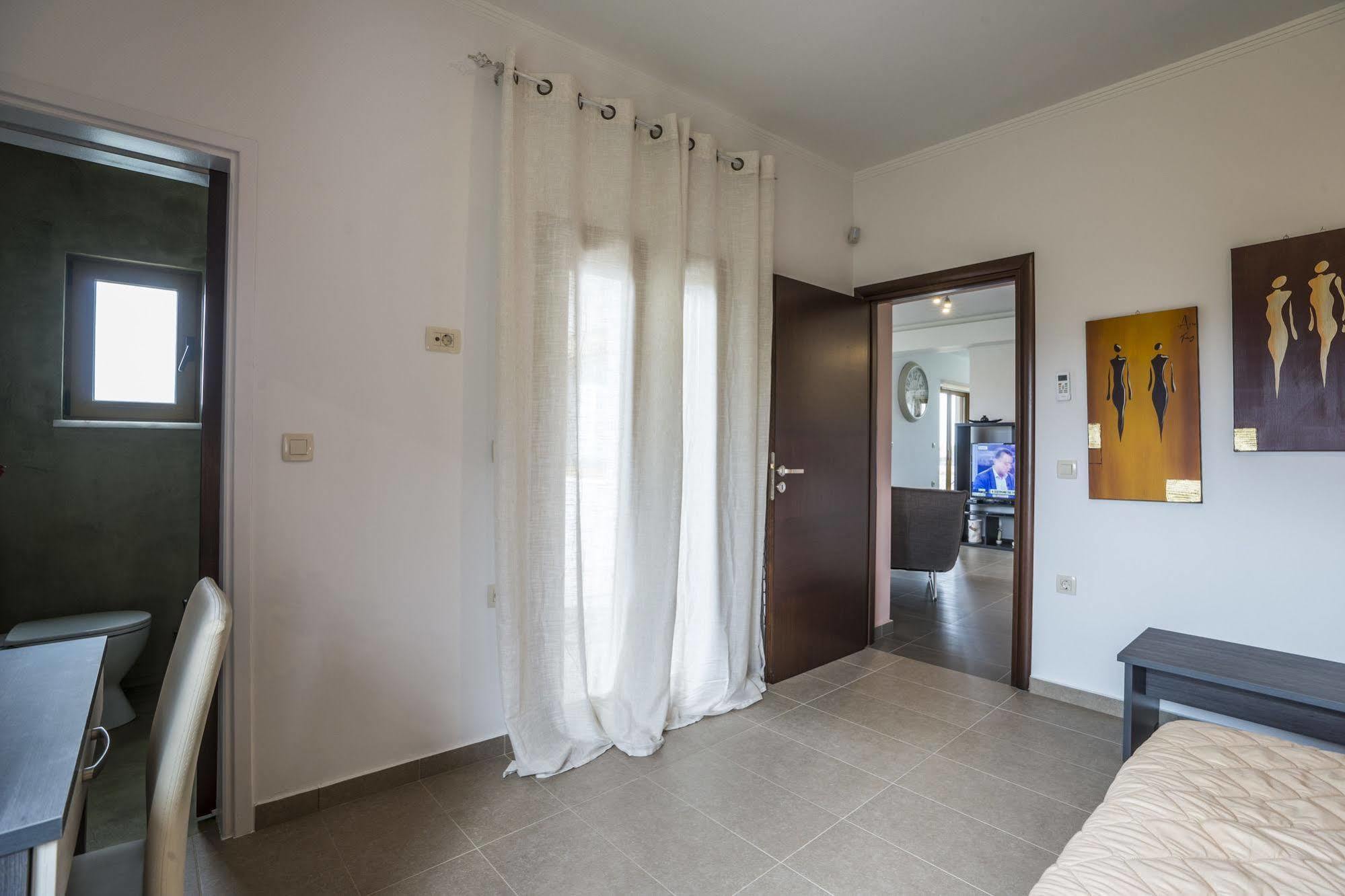 Villa Lady Dafni With Private Heated Pool มาเลเม ภายนอก รูปภาพ
